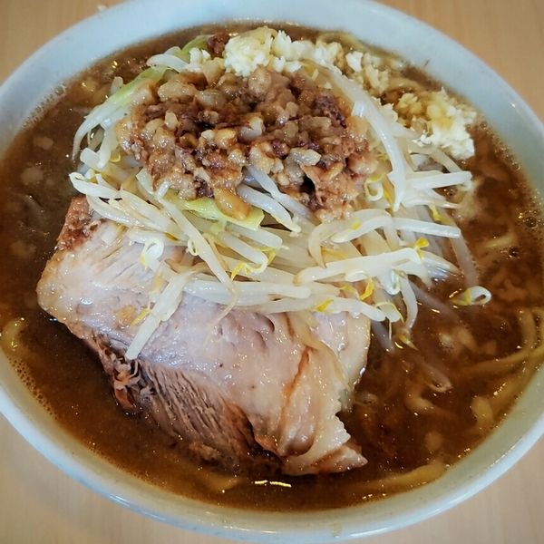 「ラーメン（ニンニク・野菜・アブラちょい増し）８００円」@俺の生きる道 つくば店の写真