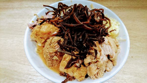 「ラーメン 少なめ(ニンニク･アブラ)+キクラゲ･豚増し」@MEN YARD FIGHTの写真