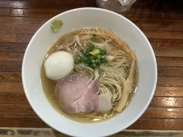 「味煮干しの塩そば味玉入り」@町田汁場 しおらーめん進化 町田駅前店の写真