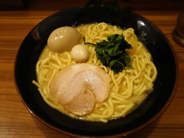 「ラーメン醤油大+味玉」@横浜家系ラーメン 壱角家 清瀬店の写真