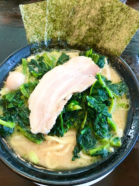 「ラーメン(並)730円＋ほうれん草100円」@横濱家系ラーメン 湘家の写真