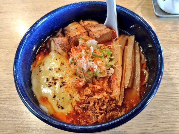 「期間限定 ピリ辛白味噌炙りチーズラーメン」@つけ麺 ジンベエの写真