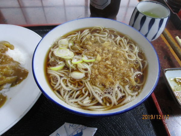 「カレーライス定食のかけ蕎麦 800円」@生蕎麦 咲見屋の写真