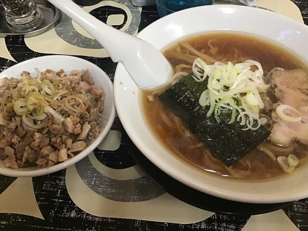 「昔ながら中華そば平麺600円+豚めし150」@寺カフェ 中華そば水加美の写真