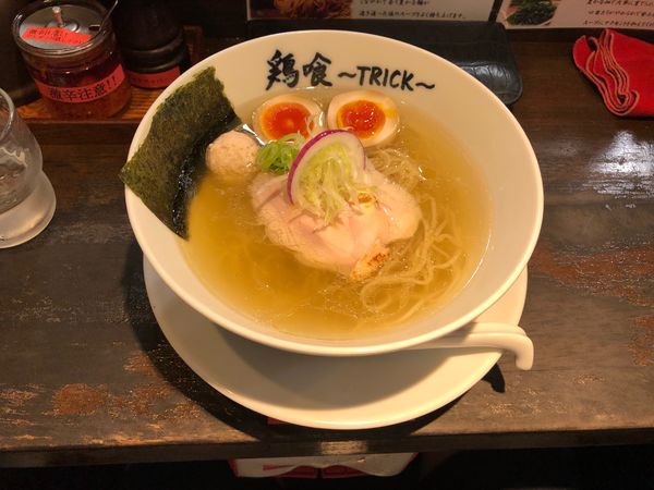 「塩らーめん味玉」@鶏喰～TRICK～の写真