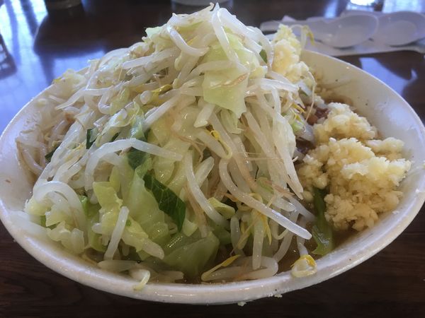 「ラーメン（小）ﾆﾝﾆｸ ｼｮｳｶﾞ」@ラーメン 滋悟郎の写真