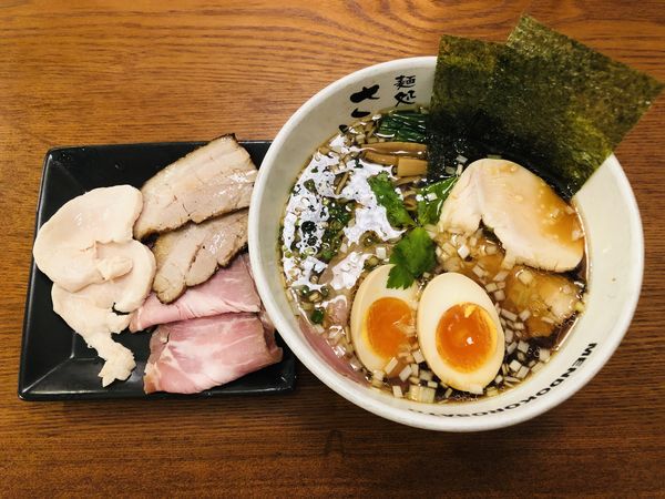 「鶏だし特製醤油ラーメン(トッピング　チャーシュー)1280円」@麺処さとう 船引店の写真