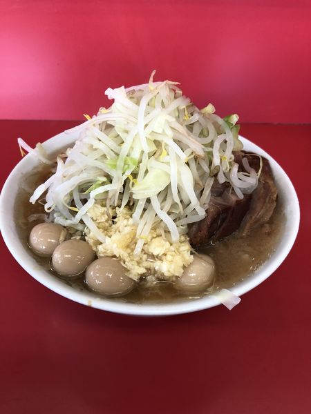 「小ラーメン豚増し＋うずら」@ラーメン二郎 茨城守谷店の写真