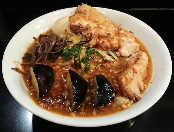 「鳳凰DX＋半熟味玉」@激辛拉麺 鷹の爪の写真