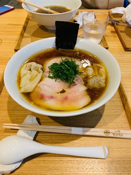 「ワンタン入りしょうゆらぁ麺」@飯田商店 湯河原本店の写真