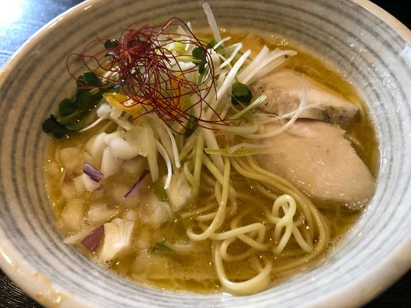 「濃厚鶏塩らーめん　800円」@鶏SOBA 春夏冬～あきない～の写真