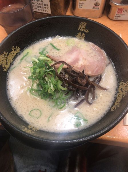 「とんこつラーメン650円」@博多風龍 池袋西口店の写真