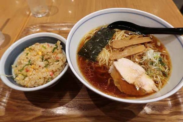 「純鶏らーめん醤油　620円＋ミニ炒飯　320円」@麺処直久 新橋店の写真