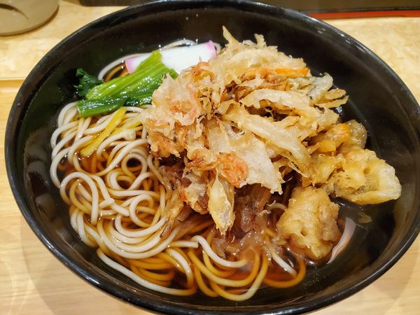 「かき揚げそば400円」@小諸そば 九段下駅前店の写真