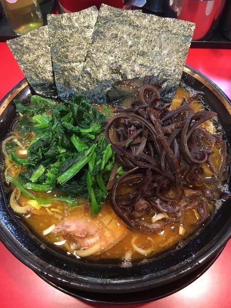 「ラーメン きくらげ ほうれん草」@環2家の写真