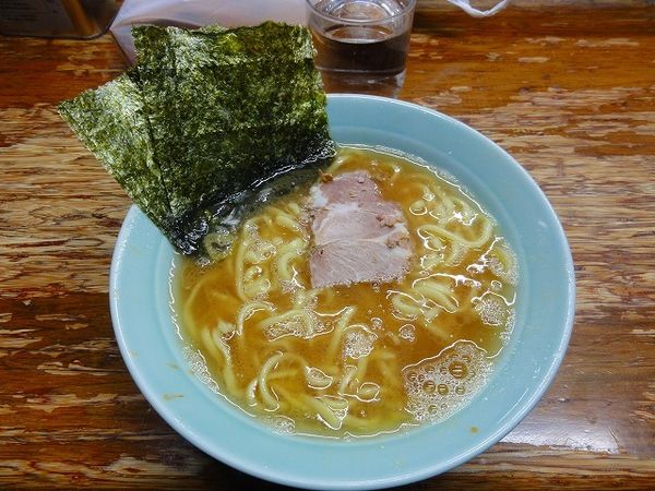 「ラーメン700円　麺硬め」@まこと家の写真