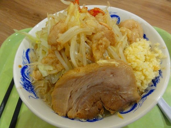 「ラーメン700円　野菜/脂/ニンニクダブル」@ジャンクガレッジ イオンレイクタウンmori店の写真