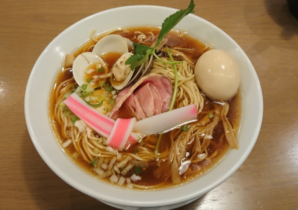 「鶏・煮干し・蛤のトリプル SOBA+味玉」@むぎとオリーブ さいたま新都心店の写真