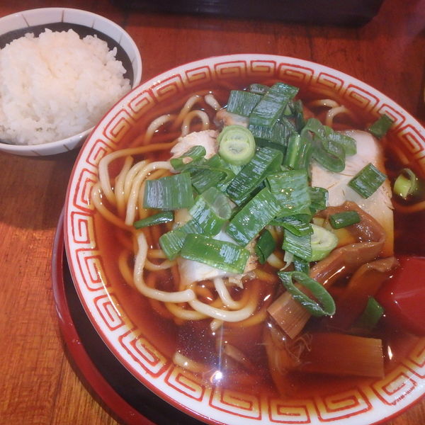 「中華そば(中)680円、ごはん100円」@麺屋7.5Hz＋ 琉球大学前店の写真