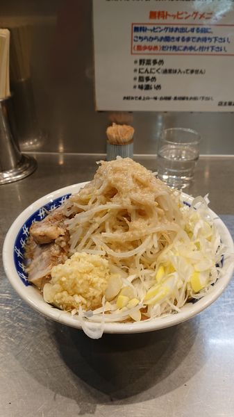 「ラーメン (ネギ 100円) 野菜  油  ニンニク」@らーめん大 大森店の写真