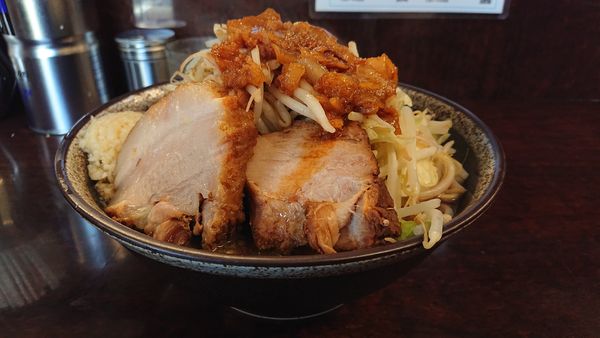 「小ラーメン   麺カタメ  野菜ニンニクアブラ」@ラーメン二郎 めじろ台店の写真