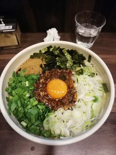 「台湾まぜそば　　900円　少量の追い飯付き」@神田ラーメン わいず 神田本店の写真