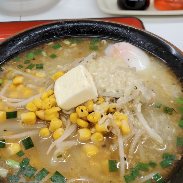 「岩塩ラーメンスペシャルfeat.ニンニク少し❓」@くるまやラーメン 東村山店の写真