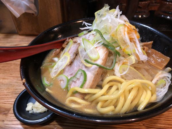 「味噌ラーメン(ﾔｻｲﾆﾝﾆｸ増し)880円」@麺処 花田 上野店の写真