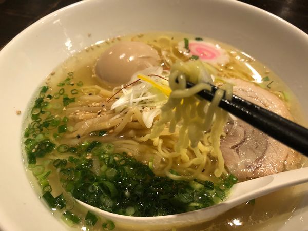 「極塩らーめん」@らーめん 鷹の羽の写真