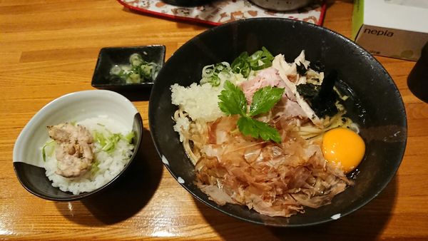 「上州地鶏と鰹のまぜそば～追い飯付き～（中） 1050円」@麺屋 ひな多の写真