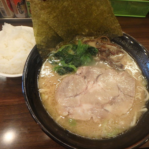 「濃厚とんこつらーめん690円、ライス50円」@三竹製麺所の写真