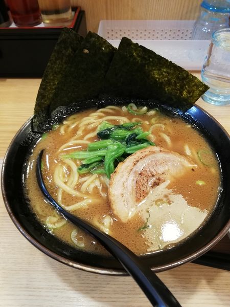 「豚骨ラーメン濃い味」@横浜家系ラーメン 春樹 曳舟店の写真