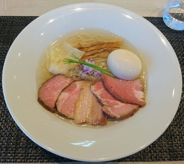 「特製中華蕎麦＜塩＞」@宍道湖しじみ中華蕎麦 琥珀 東京本店の写真