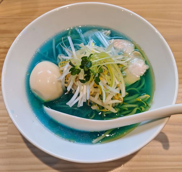 「鶏清湯 青　900円」@濃厚鶏出汁拉麺 吉法師 KIPPOSHIの写真