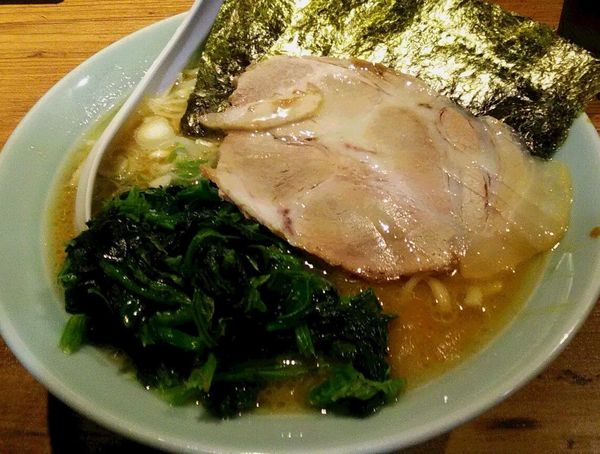「ラーメン+ほうれん草」@麺家 千晃 新横浜店の写真