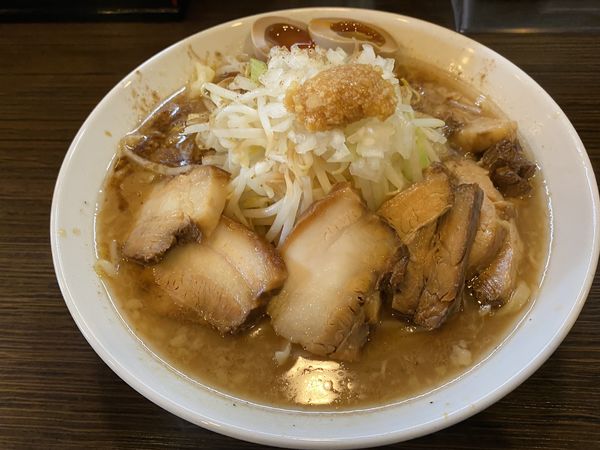 「魚介醤油麺500g＋バカ肉＋煮卵」@ラーメン ガジロー 岐阜支店の写真