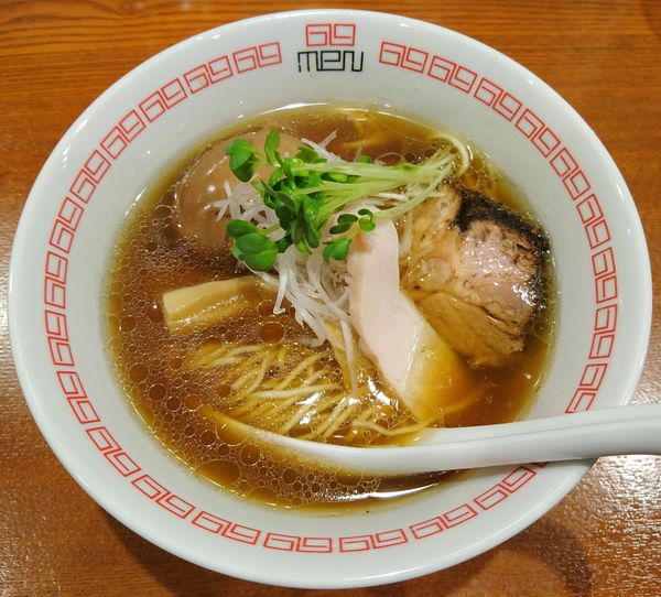 「鶏醤油らぁ麺＋たまご(Brown)」@noodle kitchen 六九麺の写真