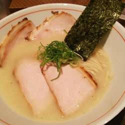 濃厚魚介そば+チャーシュー 950円