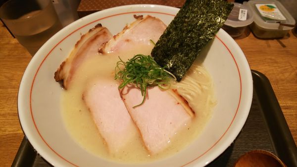 「濃厚魚介そば+チャーシュー 950円」@麺と心 7の写真