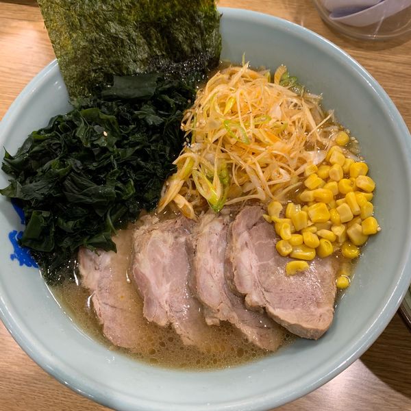 「ねぎチャーシューメン1080円＋わかめ110円＋半ライス120円」@ラーメン屋 麺一 仲町台店の写真