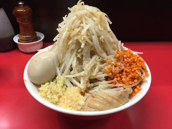 「味玉ラーメン普通 全部：野菜、アブラ、ニンニク、生姜、辛揚げ」@千里眼の写真