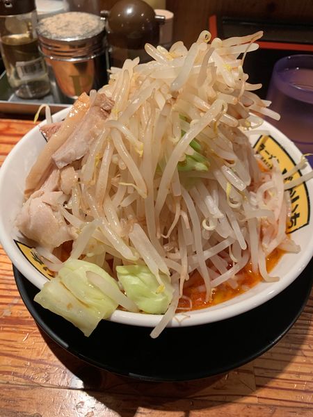 「辛麺細麺(全ましまし) 700円」@ラーメン どかいち 福山曙店の写真