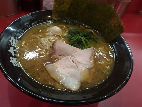 「ラーメン　並　固め濃いめ」@壱六家 横浜店の写真