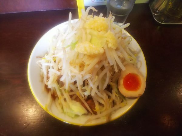 「野菜マシマシラーメン」@ラーメン イエロー 新宿御苑前店の写真