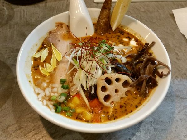 「スパイスラーメン」@スパイスラーメン点と線. 狸小路店の写真