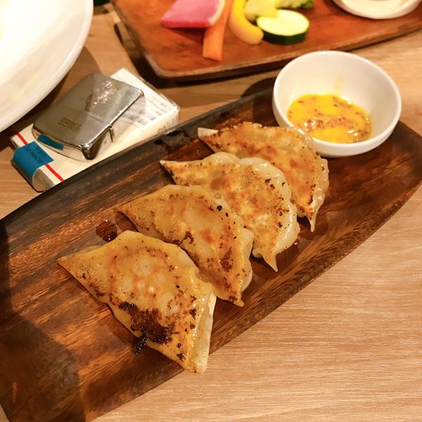 「ニンニク焼き餃子 ～温玉マスタード～」@府中餃子バル あわ屋の写真