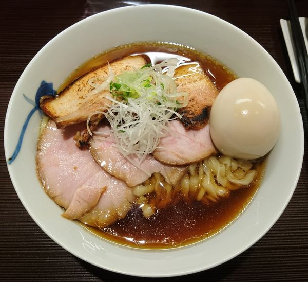 「醤油(手揉み)＋味玉＋チャーシュー」@麺 みつヰの写真