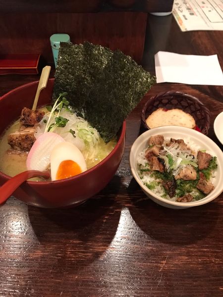 「特製塩全部乗せラーメン＋チャーシュー丼」@せん吉の写真