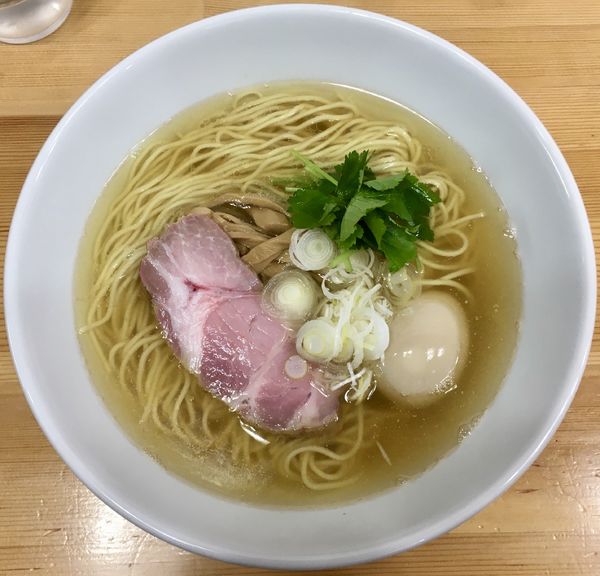 「冷酒（梅乃宿）→ 塩ラーメン ＋ 味玉」@中華そば こてつの写真