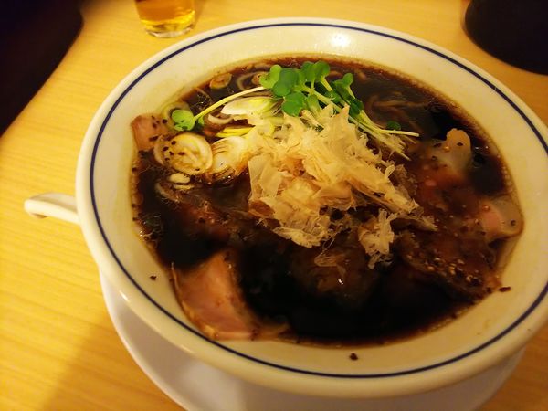「溜まり醤油ラーメン」@らーめん鱗 京都三条店の写真